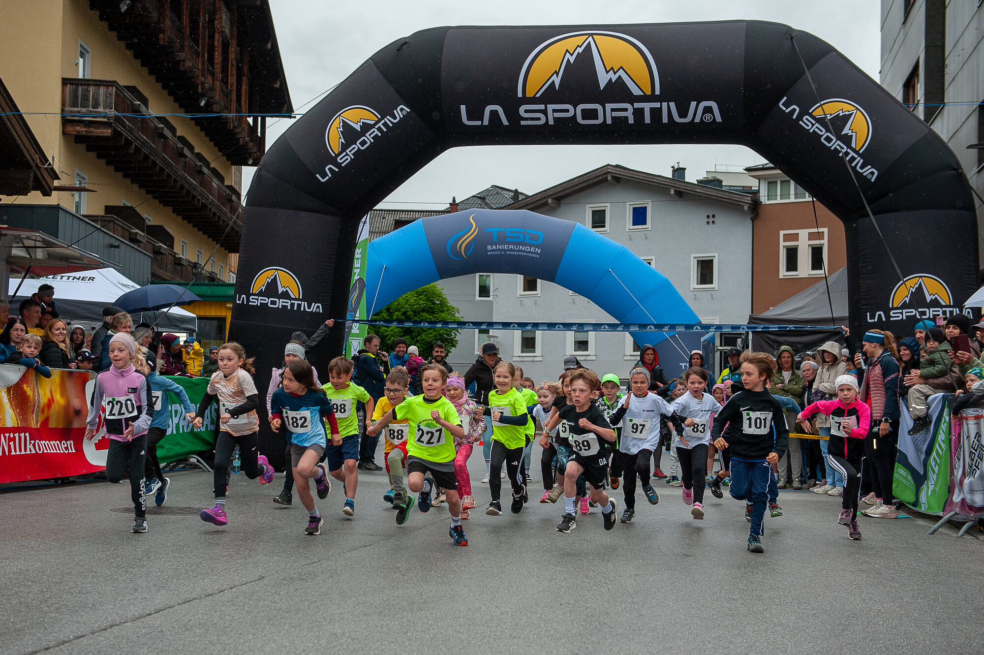 Massenstart beim Kindertrail